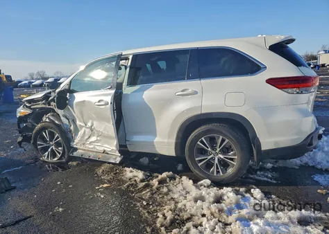 2018 Toyota Highlander Le из США, поврежденный, VIN 5TDBZRFH6JS878434